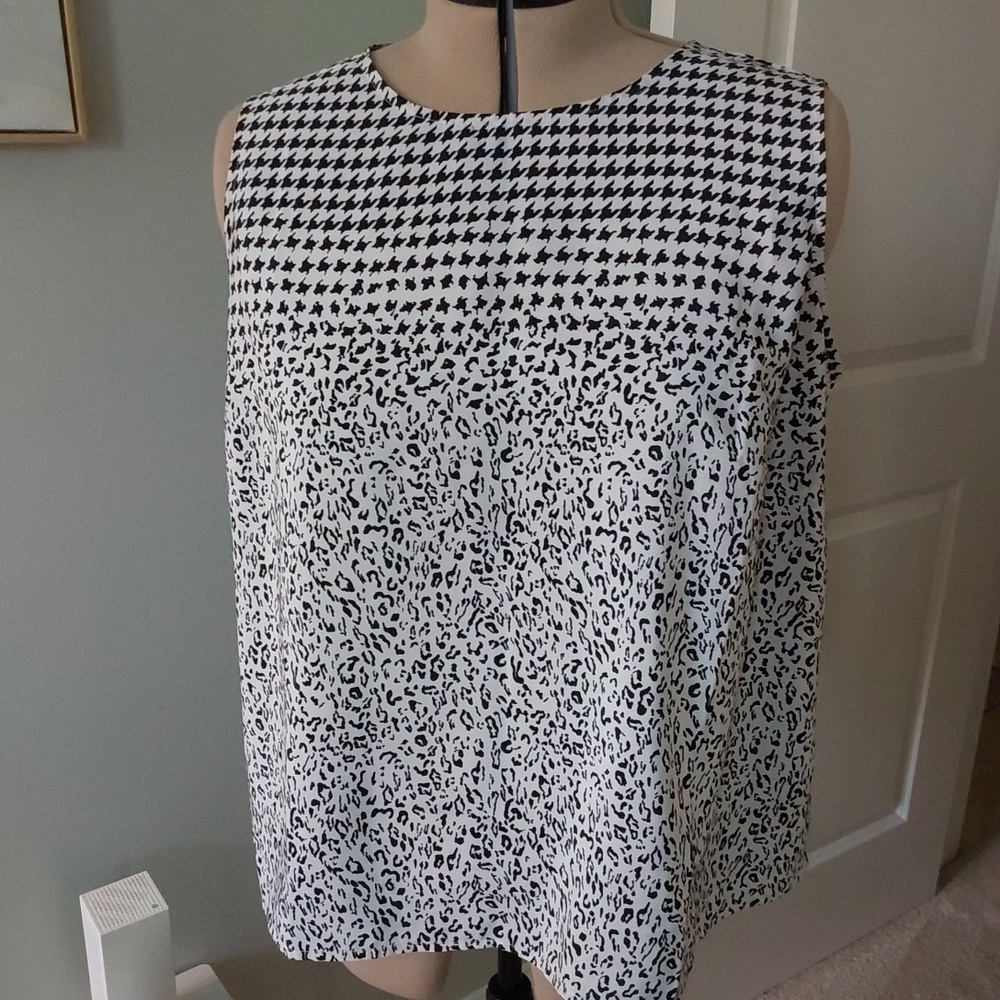 Mixed pattern Talbots sleeveless shell. Top zip in back. Split hem. 26" length.